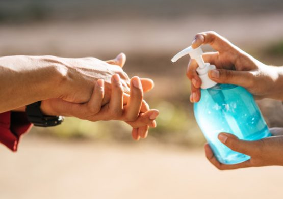 hands-gel-bottle-wash-hands-squeeze-others-wash-hands_1150-24721-555×391